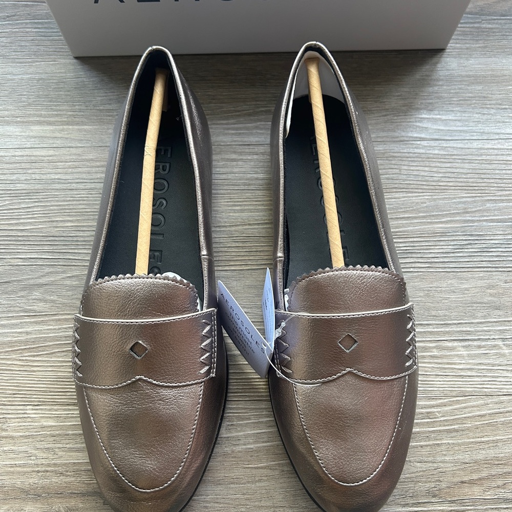 AEROSOLES Silver Leather Loafers with Moccasin Toe